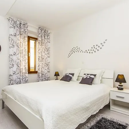 Apartment Adriatic Pearl Arena Pula